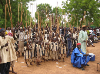 02 Avec Leurs Batons De Ceremonie